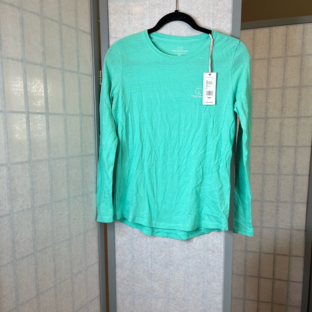 NWT Vineyard Vines logo long sleeved top in Capri blue